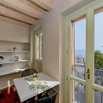 Magic With View On Garda In The Center Of Desenzano Appartement *