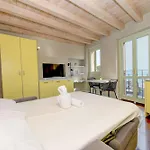Magic With View On Garda In The Center Of Desenzano Appartement