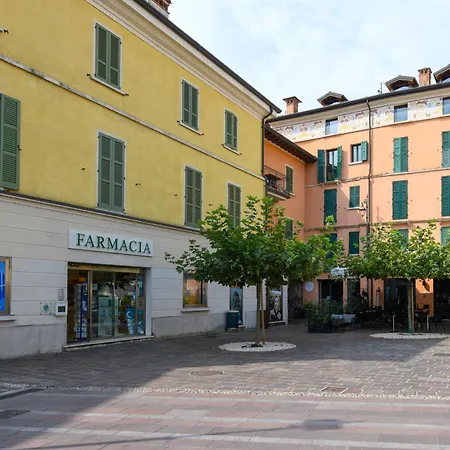 Magic With View On Garda In The Center Of Desenzano Appartement