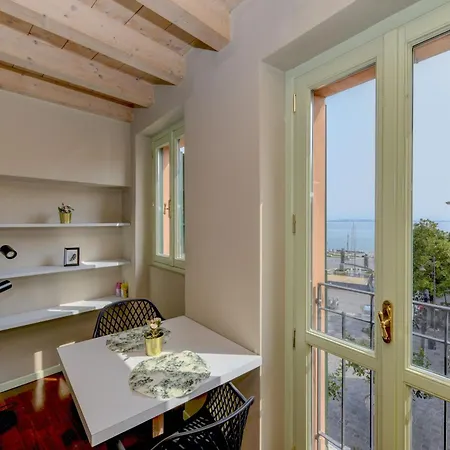 Magic With View On Garda In The Center Of Desenzano Lejlighed *