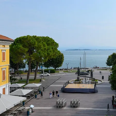 Magic With View On Garda In The Center Of Desenzano Appartement *