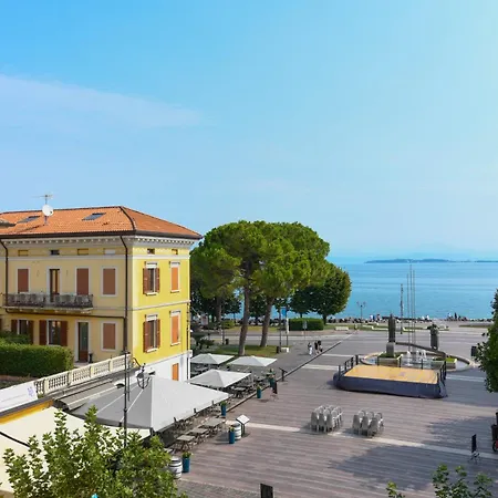 Magic With View On Garda In The Center Of Desenzano * Desenzano del Garda
