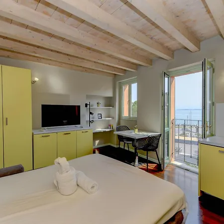 Magic With View On Garda In The Center Of Desenzano * Desenzano del Garda
