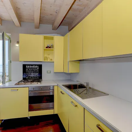 Appartement Magic With View On Garda In The Center Of Desenzano Desenzano del Garda